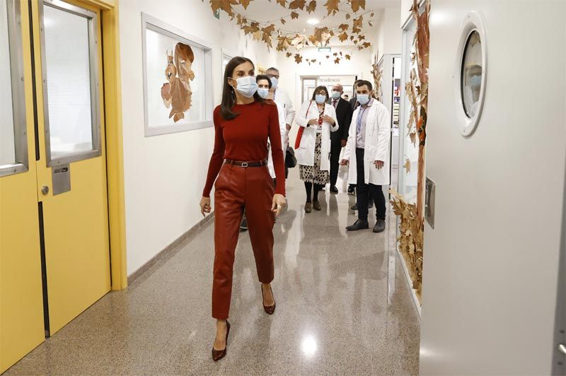 La reina Letizia en el hospital Sant Joan de Déu