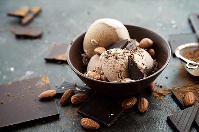 HELADO DE CHOCOLATE CON ALMENDRAS