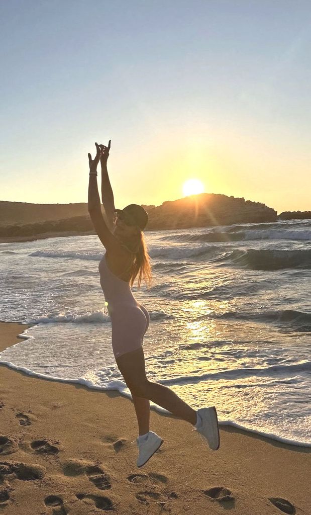 La influencer usó las playas griegas como fondo para sus fotos más especiales