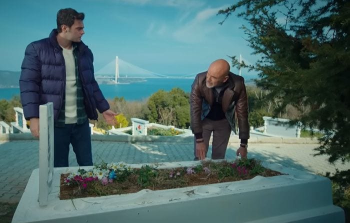 Ömer se encara con Ahmet por no hacer justicia por la muerte de la señora Sevgi en 'Hermanos'