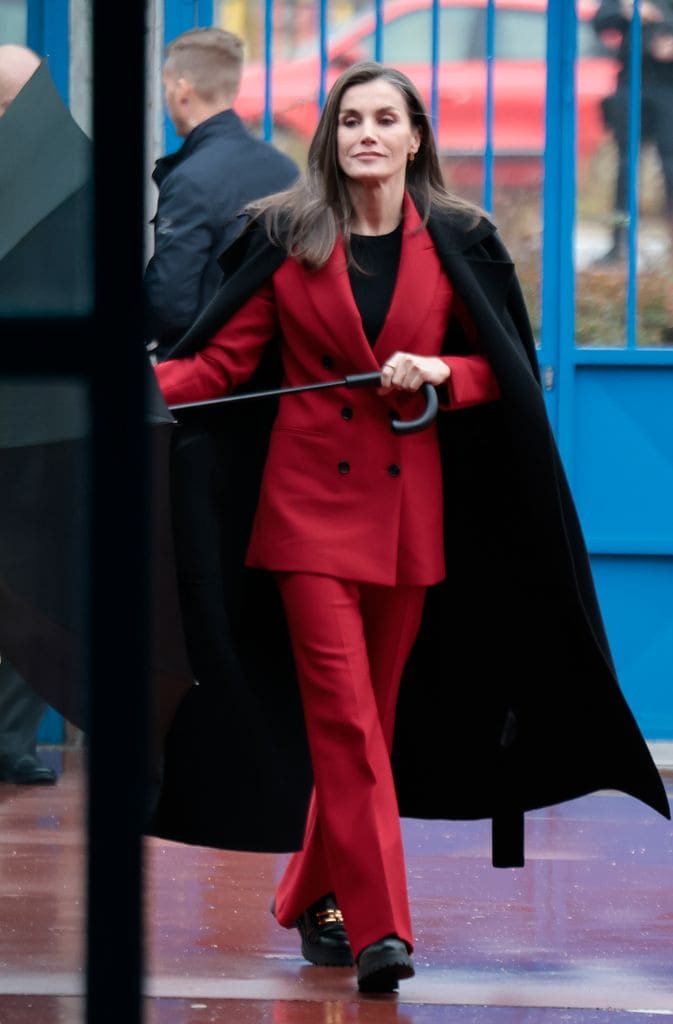   Queen Letizia rain Madrid red suit