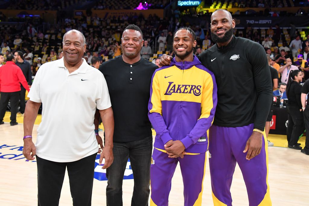 LeBron James y su primogénito Bronny hacen historia al ser el primer dúo padre-hijo en compartir cancha en la NBA