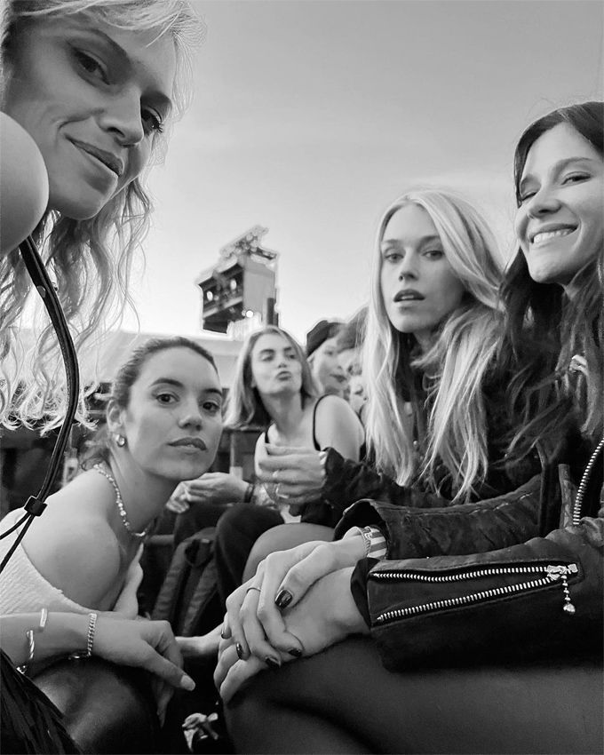 Poppy Delevingne y su pandilla de amigos