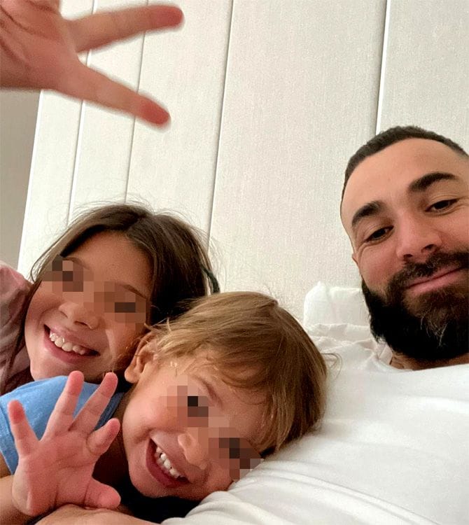 Benzema, con sus hijas Melia y Nouri