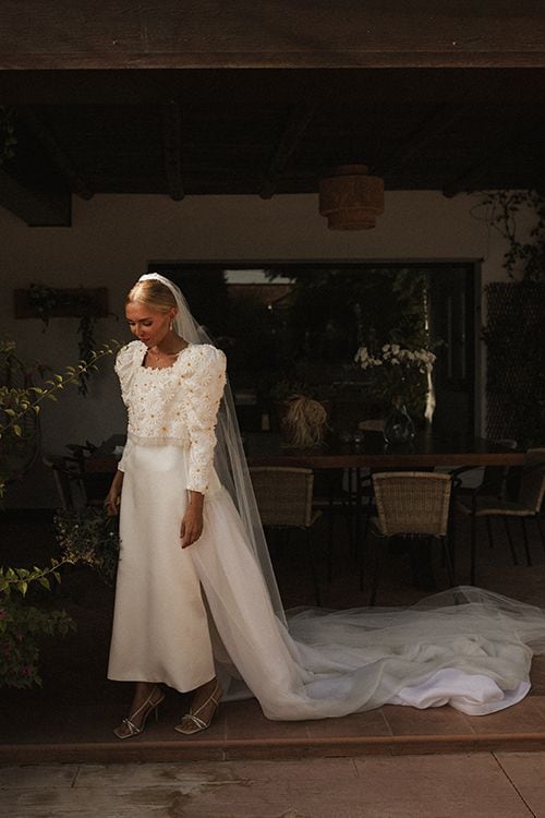 Vestido de novia con margaritas bordadas