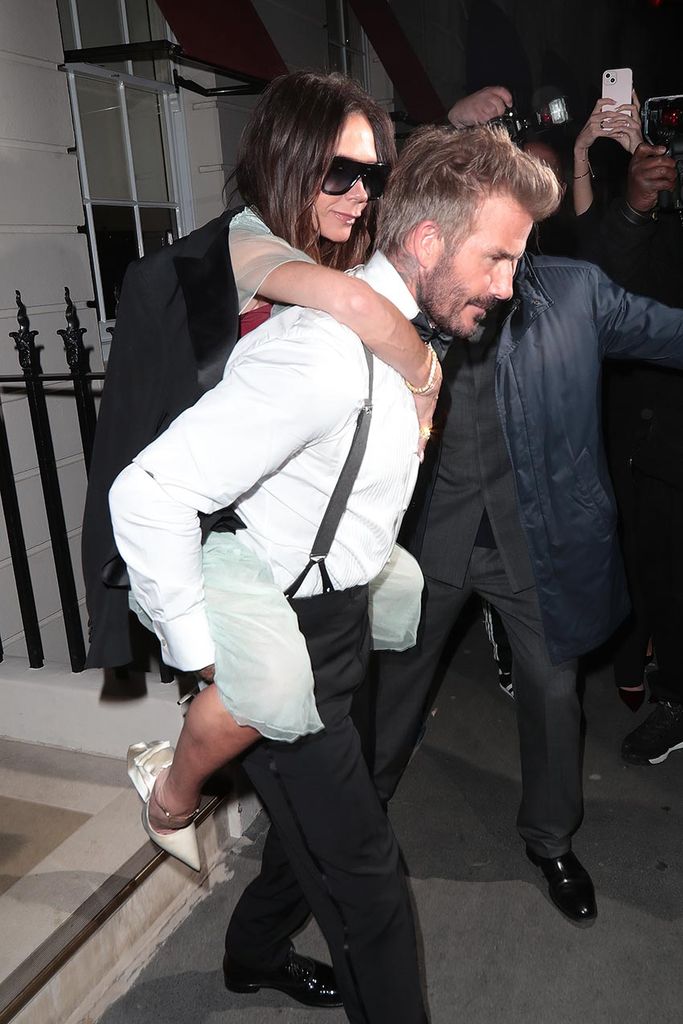 Victoria y David Beckham a la salida del club Oswald's: Así es Oswald's el exclusivo club privado de Londres en el Victoria Beckham ha celebrado su 50 cumpleaños