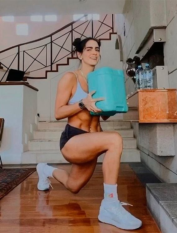 Bárbara del Regil hace ejercicio en casa