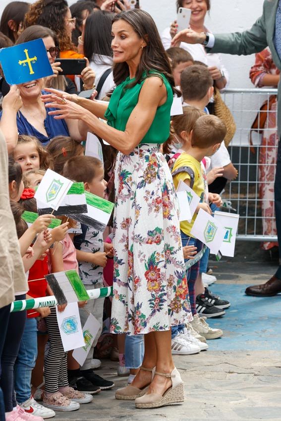 Doña Letizia, sorprendida con una bandera asturiana en Pinofranqueado (Cáceres)