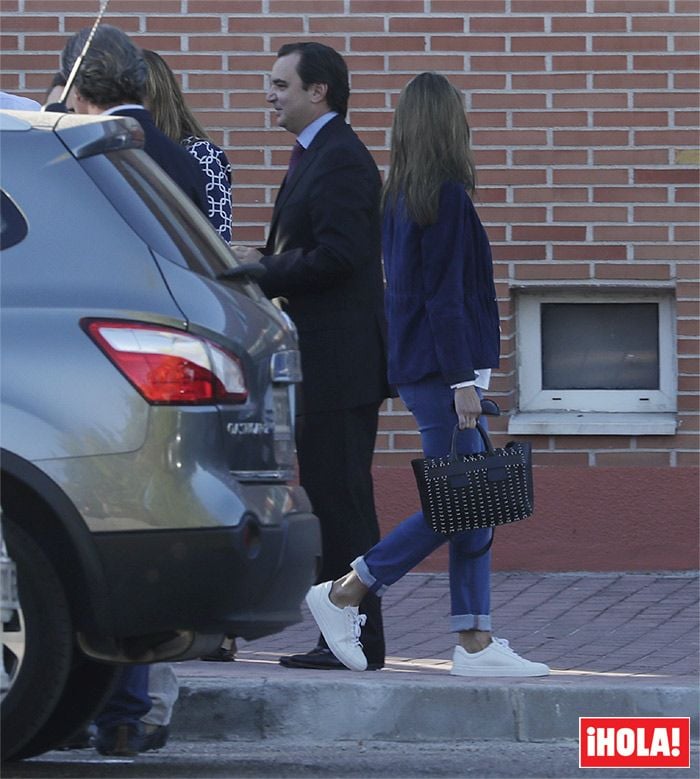 La reina Letizia acompaña a la princesa Leonor y la infanta Sofía en su primer día de colegio