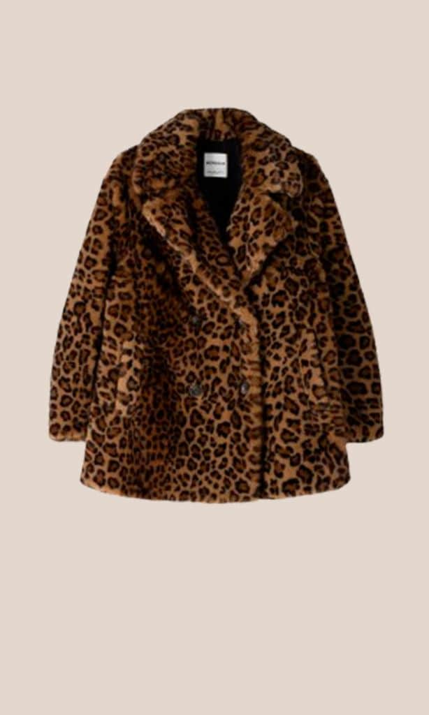 Abrigo de pelo de leopardo, de Bershka