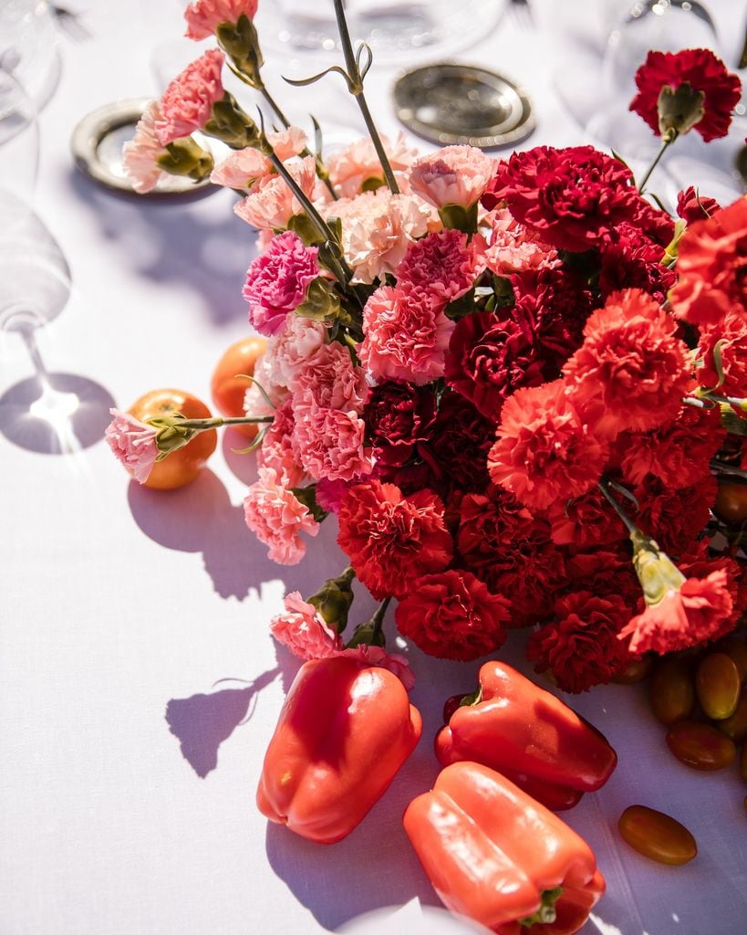 Decoración de bodas con frutas y verduras rojas