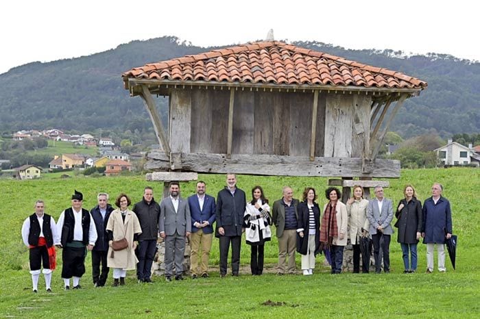 Los Reyes y Leonor en el Pueblo Ejemplar