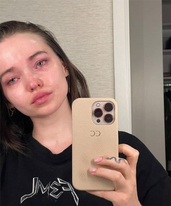 dove cameron llorando