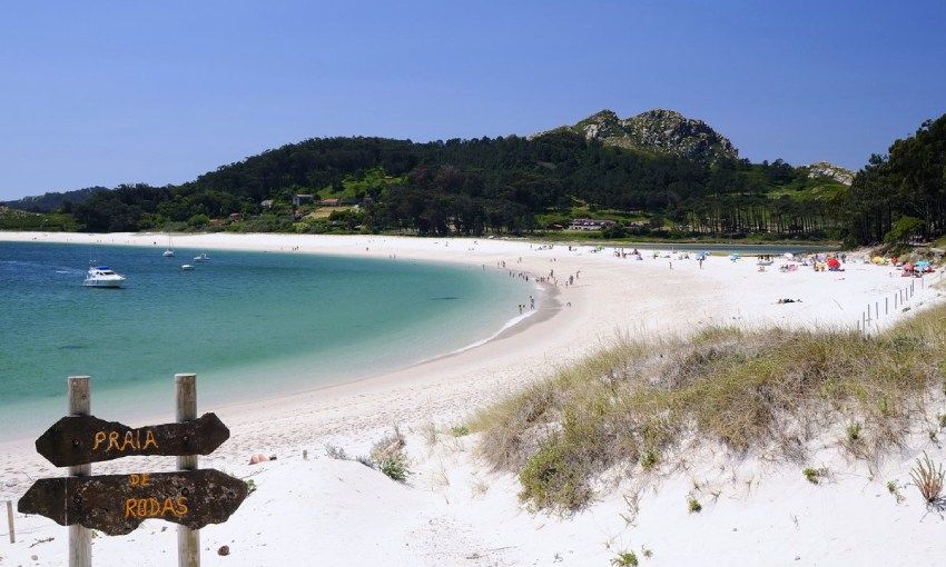 playa de rodas en las islas cies pontevedra