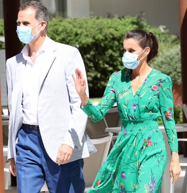 Reina Letizia con vestido de flores