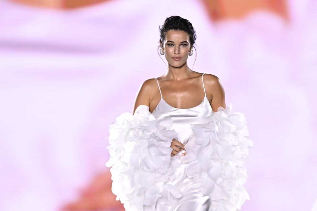 Pinar Deniz ha desfilado en la Paris Fashion Week 2024