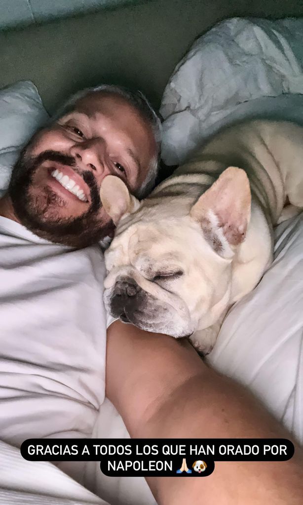 Rodner Figueroa y su perrito Napoleón