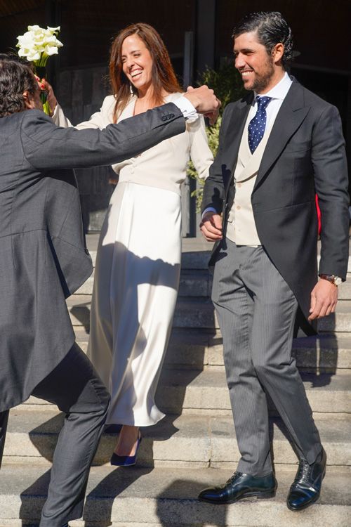 Abrazos a los novios tras la ceremonia