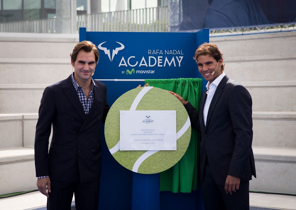 Spanish tennis player Rafael Nadal (R) and Swiss's player tennis Roger Federer pose during the opening of the Rafa Nadal Academy in Manacor on October 19, 2016. (Photo by JAIME REINA / AFP) (Photo by JAIME REINA/AFP via Getty Images)