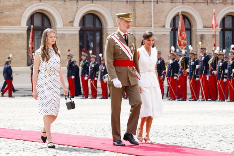 Los Reyes con la princesa Leonor 