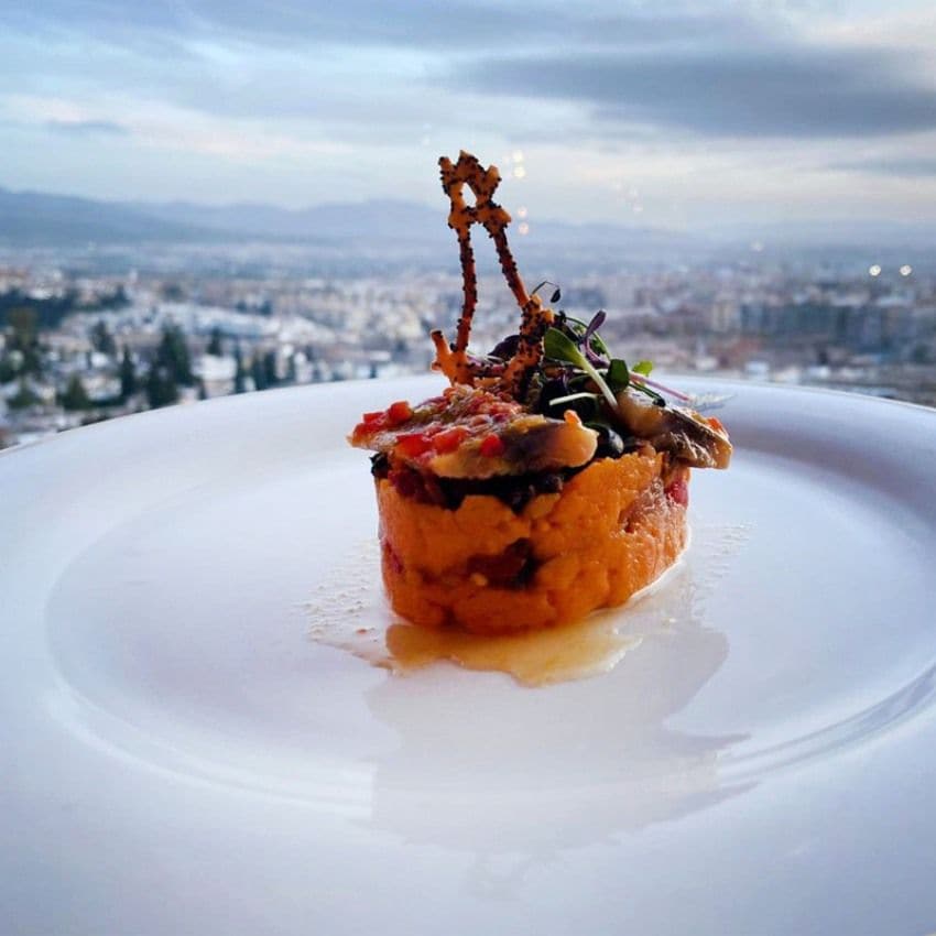 La mejor gastronomía de la mano del chef Esaú Hita, todo un referente de la cocina granadina.