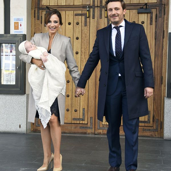 Juan Peña y Sonia González han celebrado el bautizo de su hijo, Tristán, en la parroquia Nuestra Señora de la Moraleja
