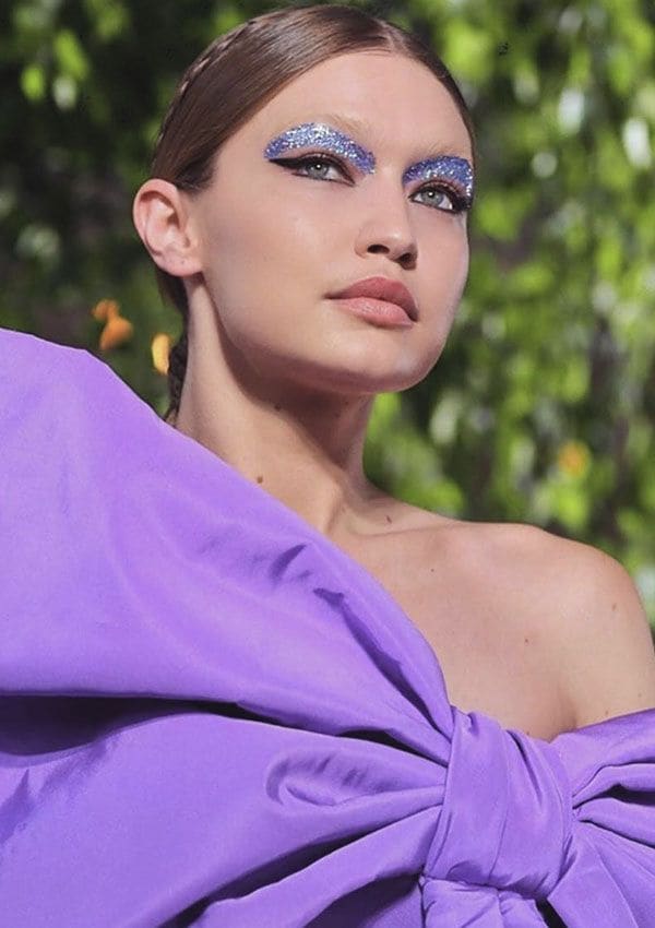 maquillaje azul gigi hadid