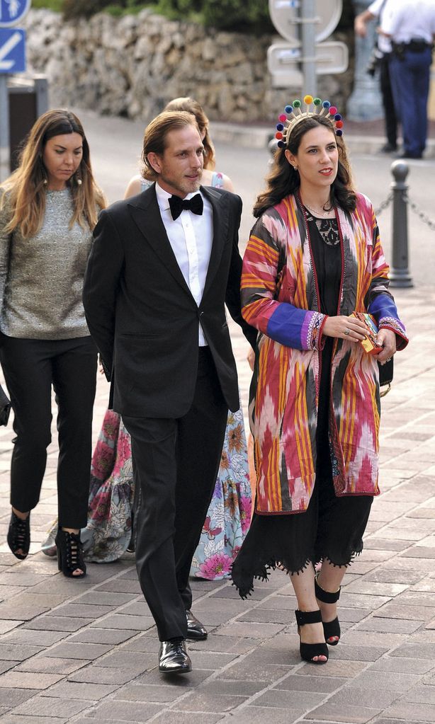 Tatiana, junto a su marido, Andrea Casiraghi, vestida con piezas artesanales.