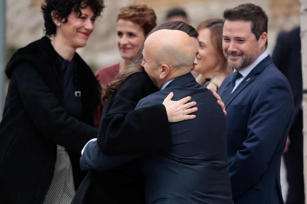 La reina Letizia saluda a su amigo Luis Alegre