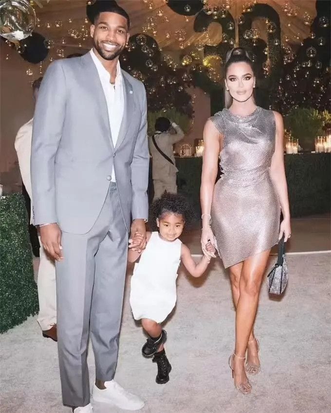 Tristan Thompson y Khloé Kardashian con su hija True