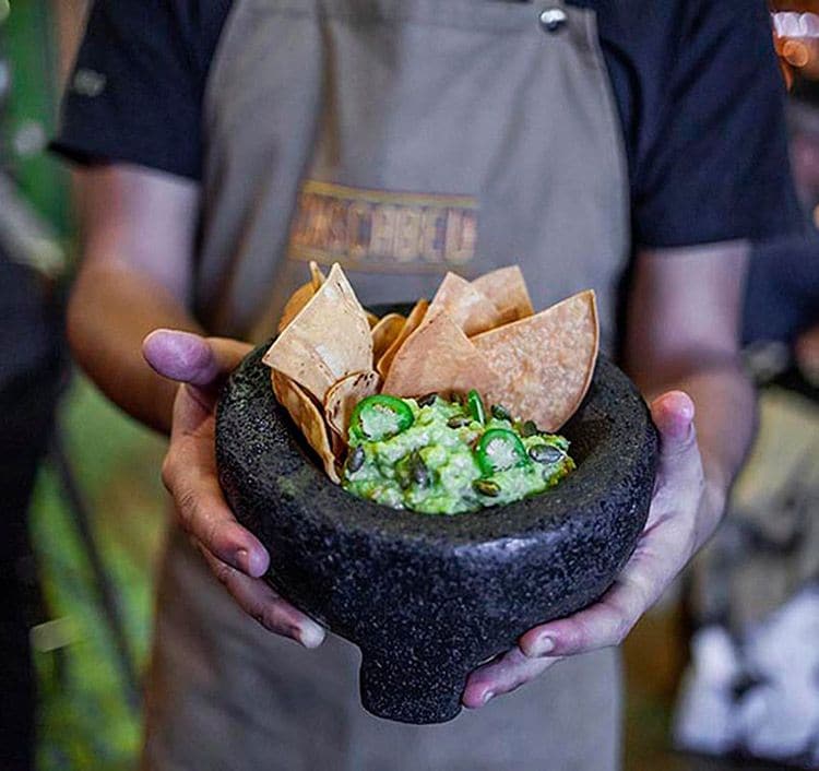 Guacamole con totopos