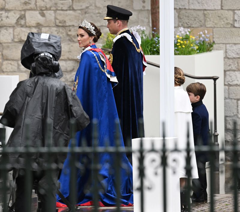 Los príncipes de Gales y sus hijos en la coronacion de Carlos III