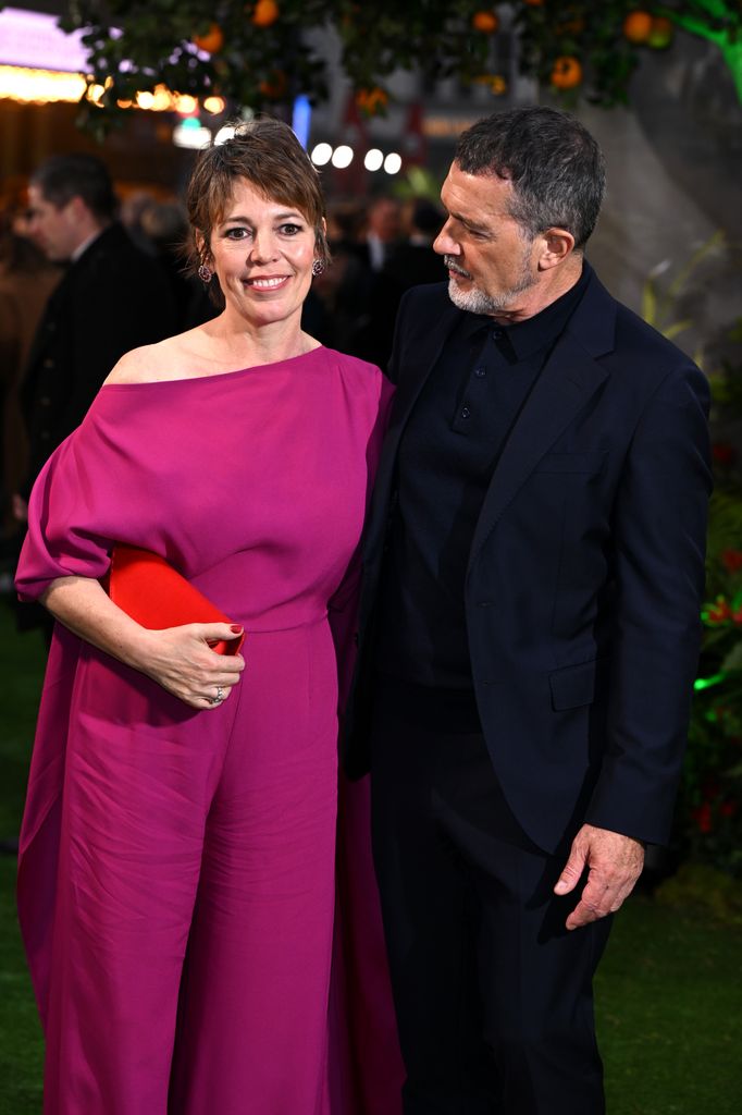 Olivia Colman y Antonio Banderas en el preestreno celebrado en Londres