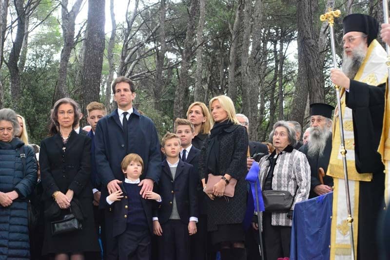Doña Sofía con la familia Real griega en Tatoi
