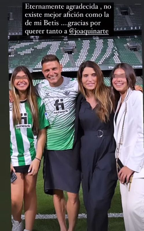 Joaquin con su mujer y sus dos hijas