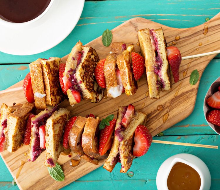 'French toasts' con mermelada de fresas y crema de cacahuete