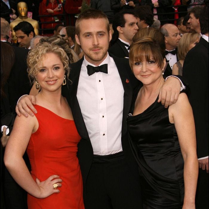 No era la primera vez que Ryan acudía a los Oscar del brazo de su hermana. Ya lo hizo en 2007, cuando optaba al premio a mejor actor por su papel en 'Half Nelson'. Aquel año, también estuvo acompañado de su madre, Donna. Entonces, eran las mujeres más importantes de su vida, un papel que ahora comparten con su pareja y sus dos hijas
