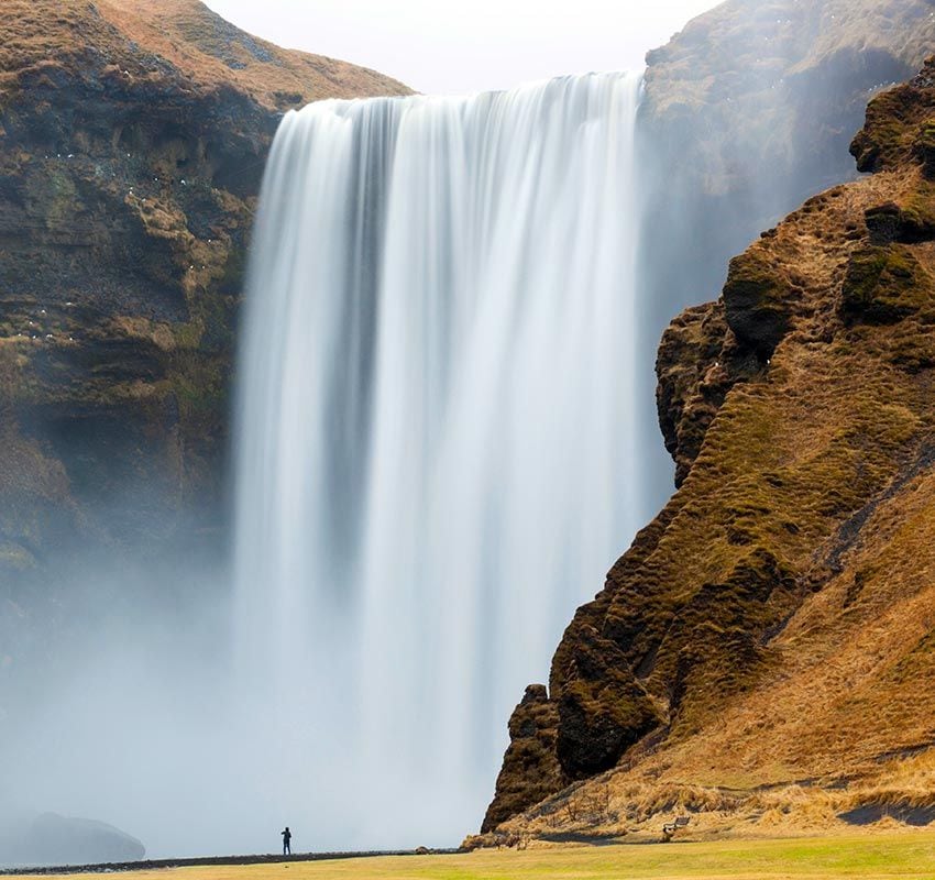 Panorámica de la cascada de Skogafoss en Islandia