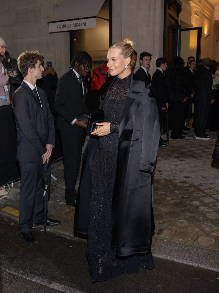 Poppy Delevingne, embarazada, en el desfile de Giorgio Armani Privé Alta Costura P/V 2025