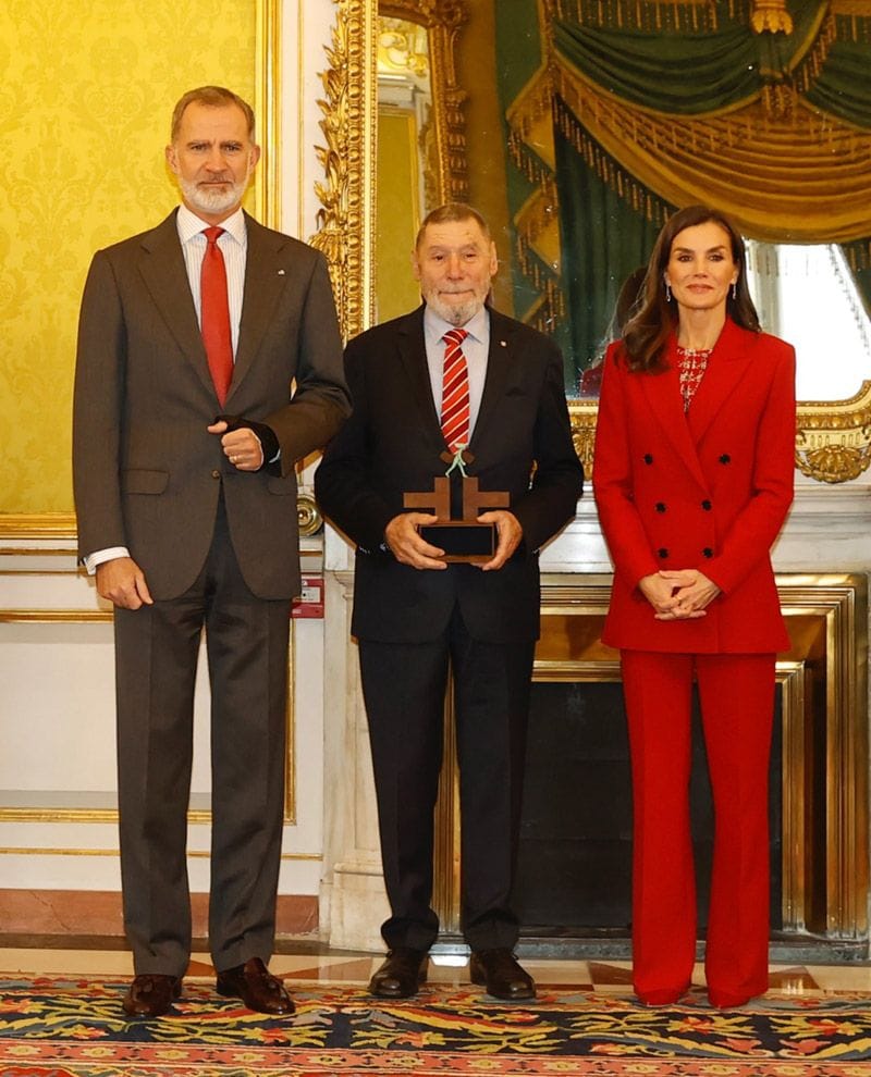 Reina Letizia traje rojo