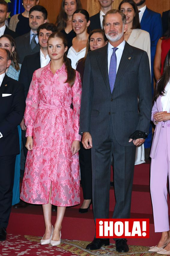 La princesa Leonor y su guiño al estilo de su madre en las audiencias de los Premios Princesa de Asturias 2023