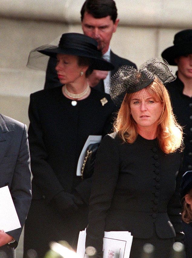 La princesa Ana recicla el traje negro que llevó al funeral de Diana de Gales