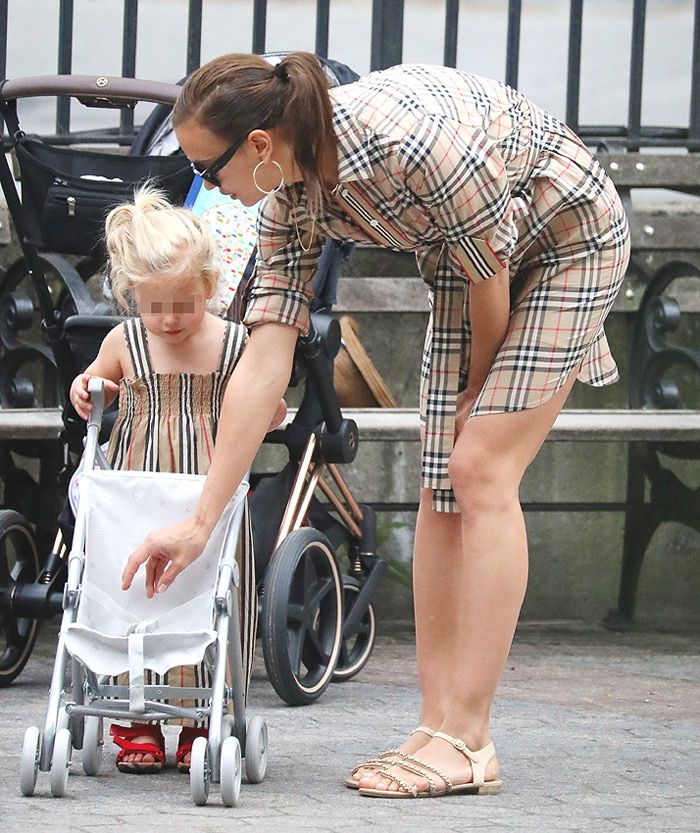 Bradley Cooper, muy sonriente tras visitar a su hija en casa de Irina Shayk