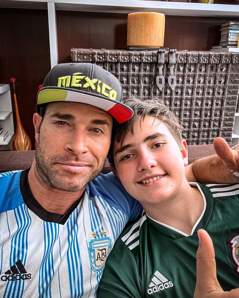 Sebastián Rulli está conmovido de ver a su hijo emprender el vuelo.