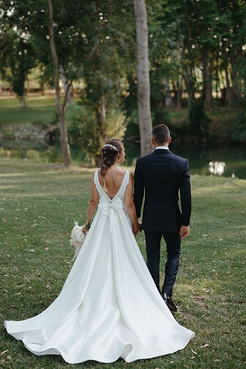 Vestido de novia con espalda descubierta