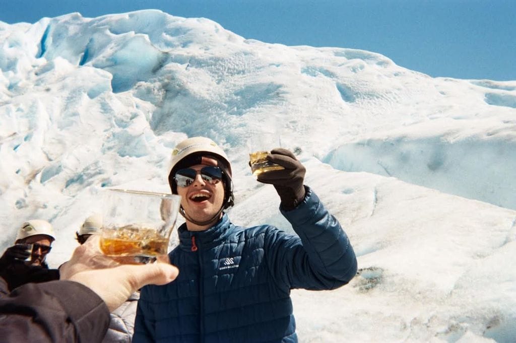 Dylan Douglas en el Perito Moreno (Argentina)