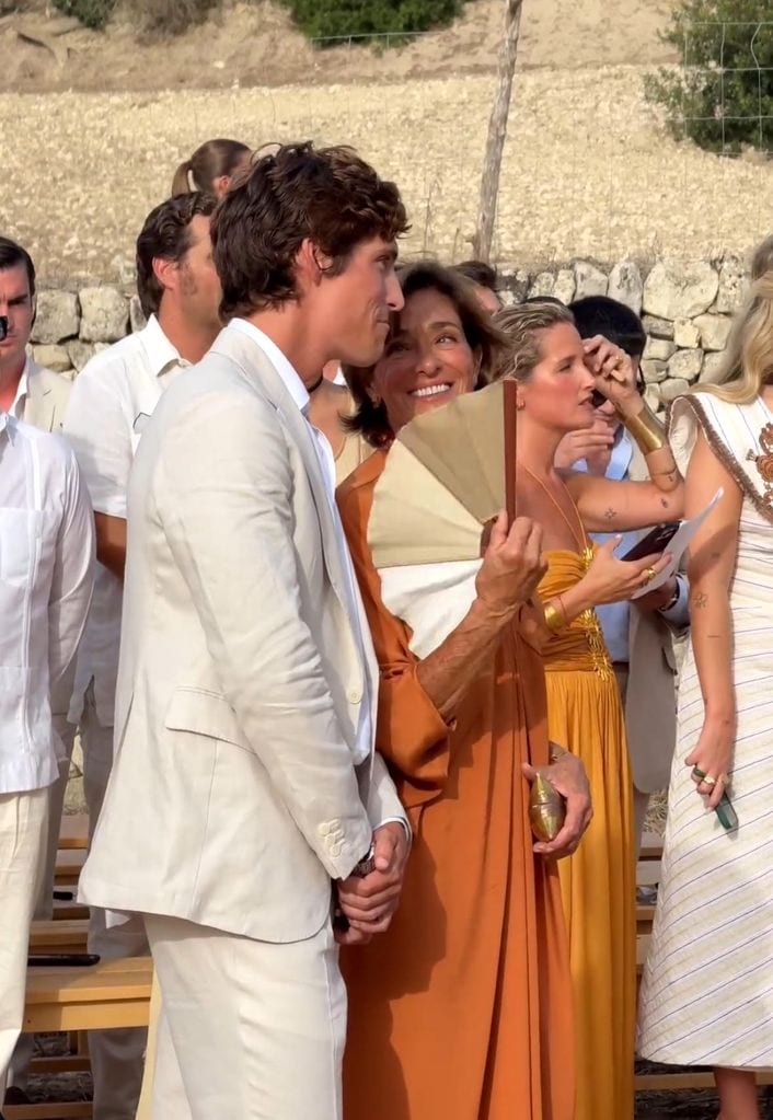 Nacho Aragón, con su madre Aruca en la gran celebración de su boda