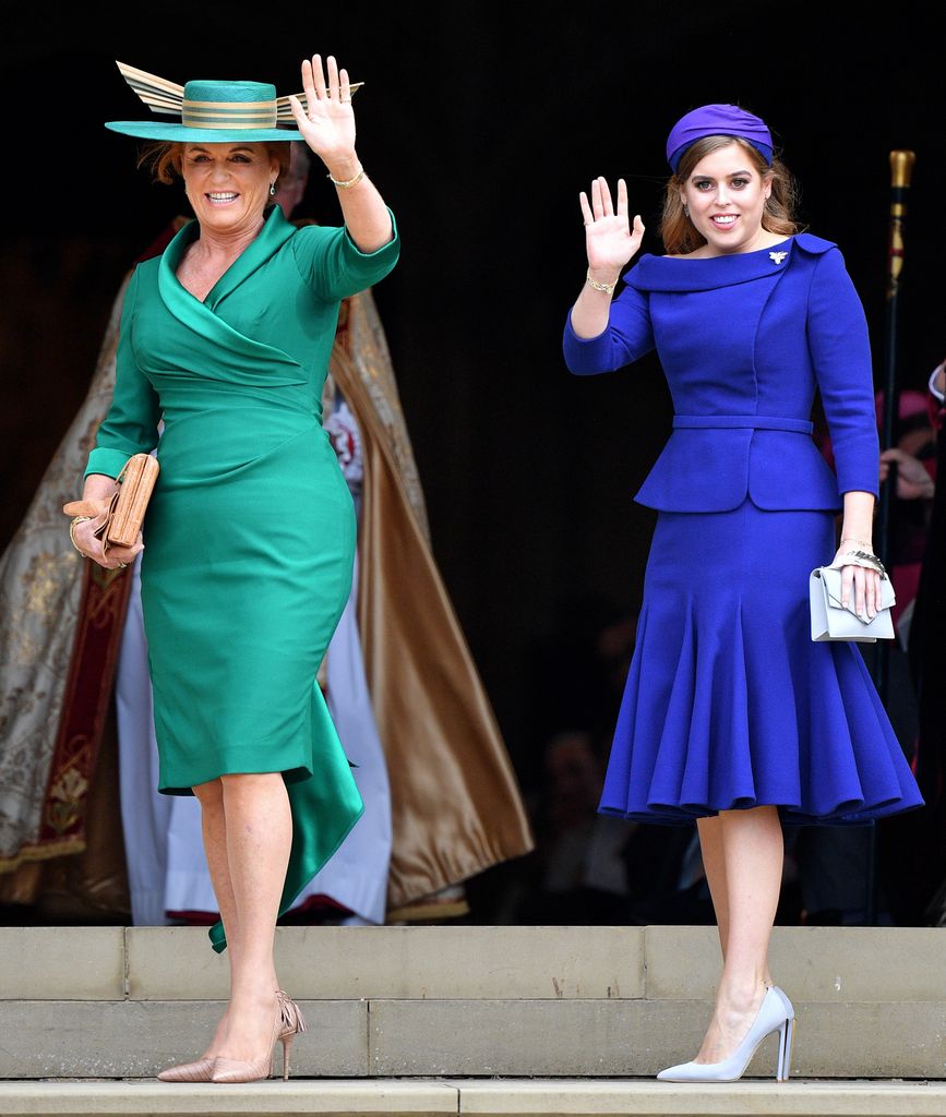 Sarah Ferguson, duquesa de York y la princesa Beatriz en la boda de Eugenia de York 