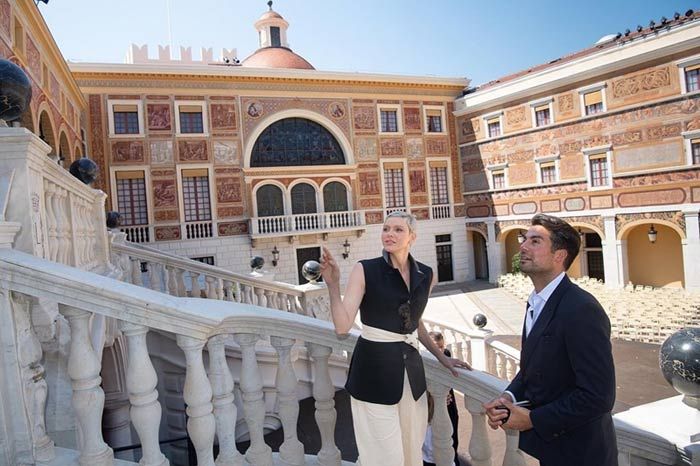 La princesa Charlene enseñando el Palacio Grimaldi