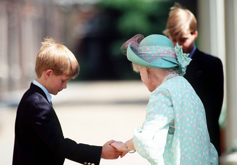 La reina Madre con el príncipe Harry